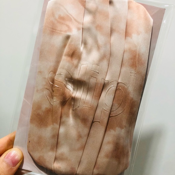 Brand new slip mask ! - Picture 1 of 3